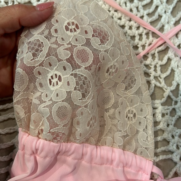 Vintage lace top nightie.  Size Medium in vintage sizing - Picture 4 of 9